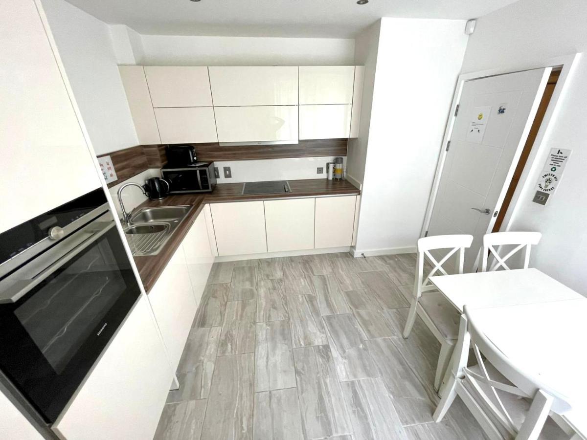 London Stratford Luxury House, 5 Minutes Walk Station, Westfield, 3 Bedrooms 3 Bathrooms, Reception, Garden, Parking Εξωτερικό φωτογραφία
