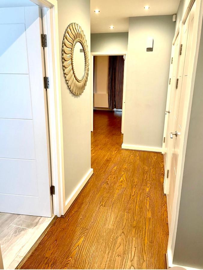 London Stratford Luxury House, 5 Minutes Walk Station, Westfield, 3 Bedrooms 3 Bathrooms, Reception, Garden, Parking Εξωτερικό φωτογραφία