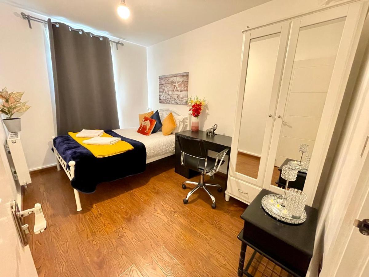 London Stratford Luxury House, 5 Minutes Walk Station, Westfield, 3 Bedrooms 3 Bathrooms, Reception, Garden, Parking Εξωτερικό φωτογραφία