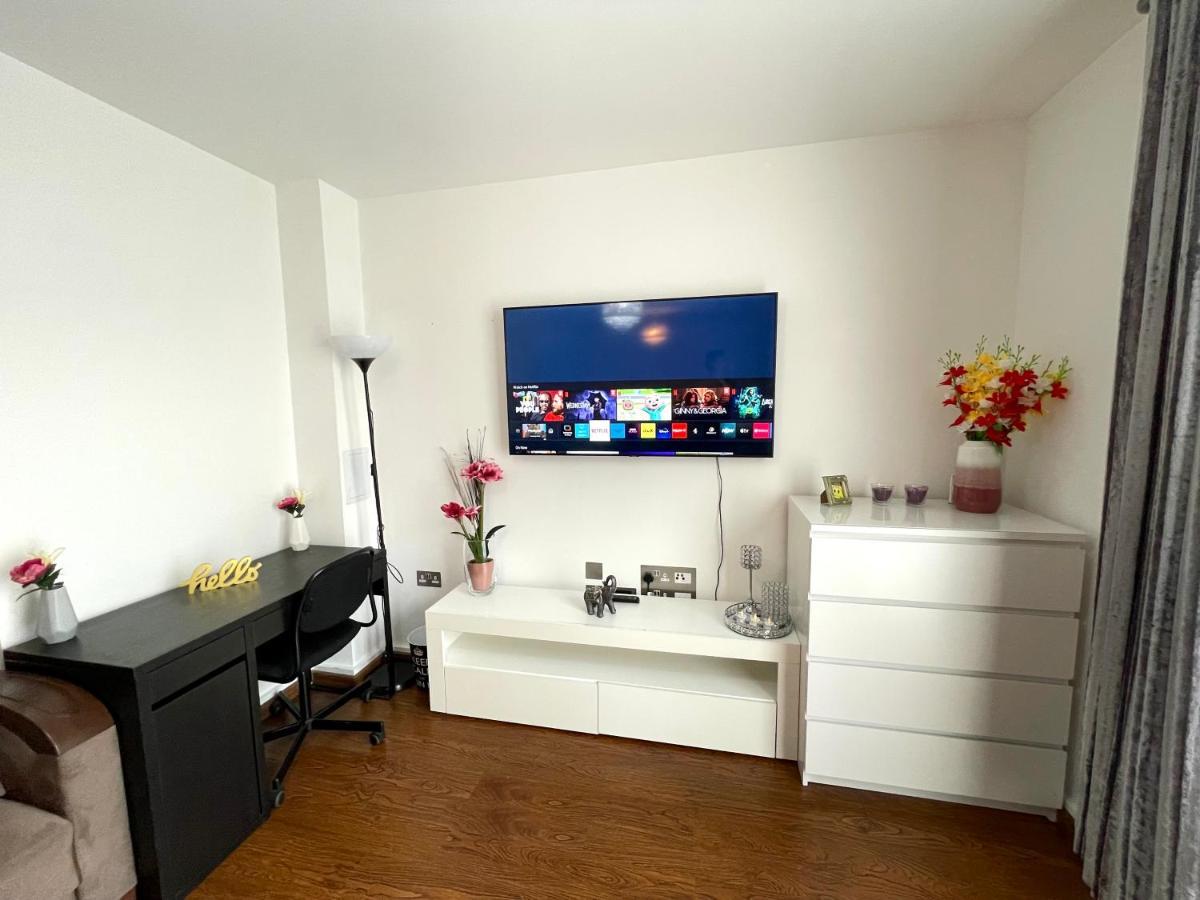 London Stratford Luxury House, 5 Minutes Walk Station, Westfield, 3 Bedrooms 3 Bathrooms, Reception, Garden, Parking Εξωτερικό φωτογραφία