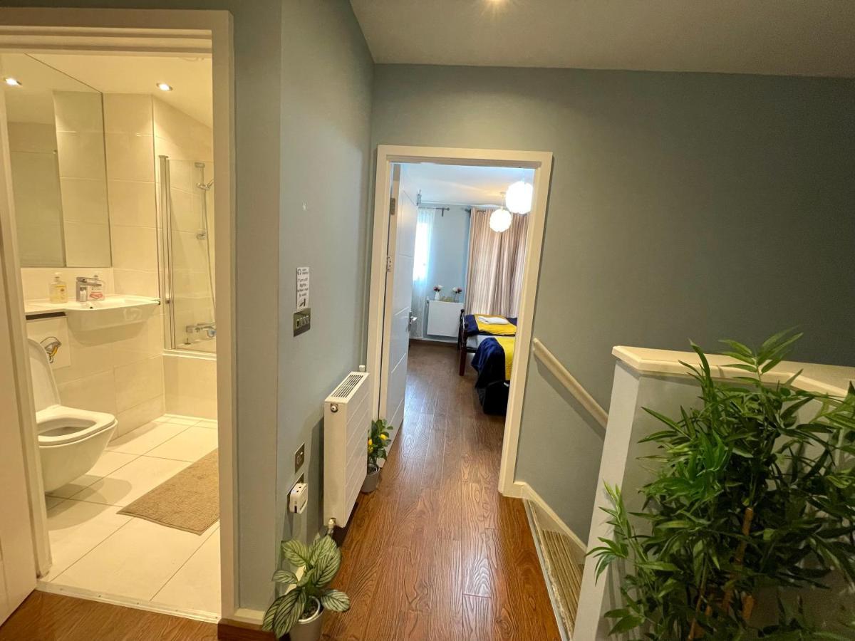 London Stratford Luxury House, 5 Minutes Walk Station, Westfield, 3 Bedrooms 3 Bathrooms, Reception, Garden, Parking Εξωτερικό φωτογραφία