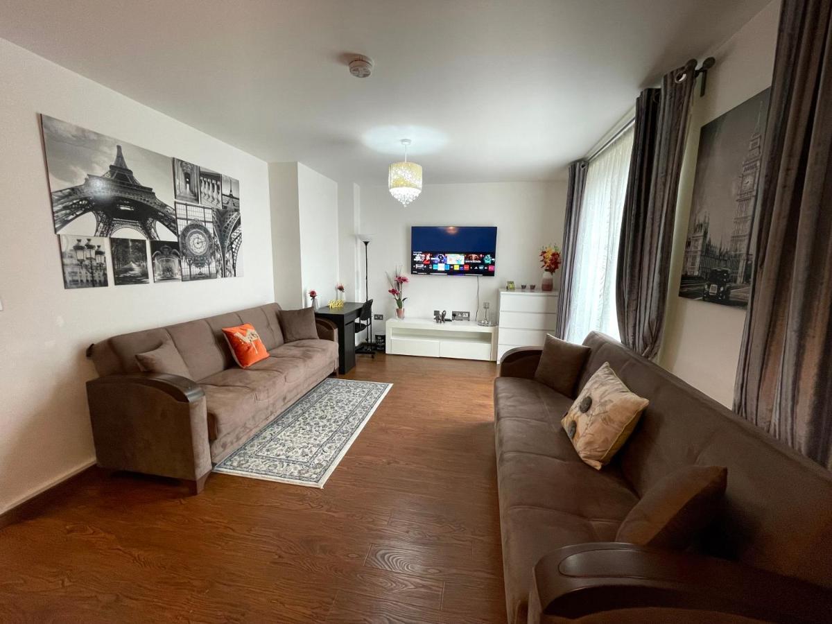 London Stratford Luxury House, 5 Minutes Walk Station, Westfield, 3 Bedrooms 3 Bathrooms, Reception, Garden, Parking Εξωτερικό φωτογραφία
