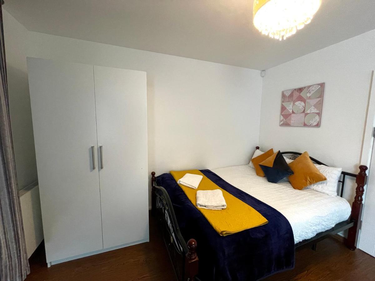 London Stratford Luxury House, 5 Minutes Walk Station, Westfield, 3 Bedrooms 3 Bathrooms, Reception, Garden, Parking Εξωτερικό φωτογραφία