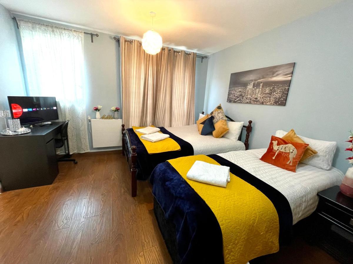 London Stratford Luxury House, 5 Minutes Walk Station, Westfield, 3 Bedrooms 3 Bathrooms, Reception, Garden, Parking Εξωτερικό φωτογραφία