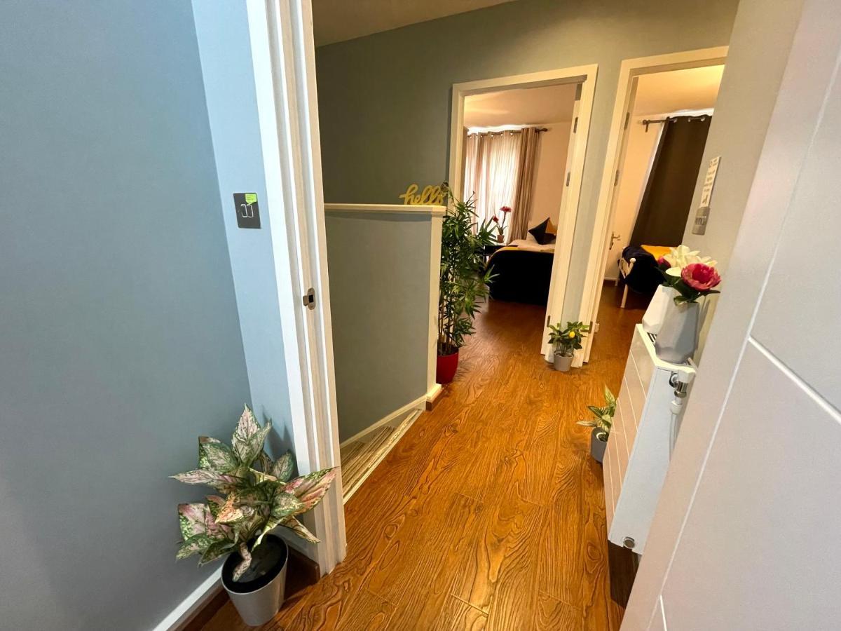 London Stratford Luxury House, 5 Minutes Walk Station, Westfield, 3 Bedrooms 3 Bathrooms, Reception, Garden, Parking Εξωτερικό φωτογραφία