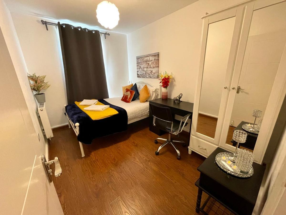 London Stratford Luxury House, 5 Minutes Walk Station, Westfield, 3 Bedrooms 3 Bathrooms, Reception, Garden, Parking Εξωτερικό φωτογραφία