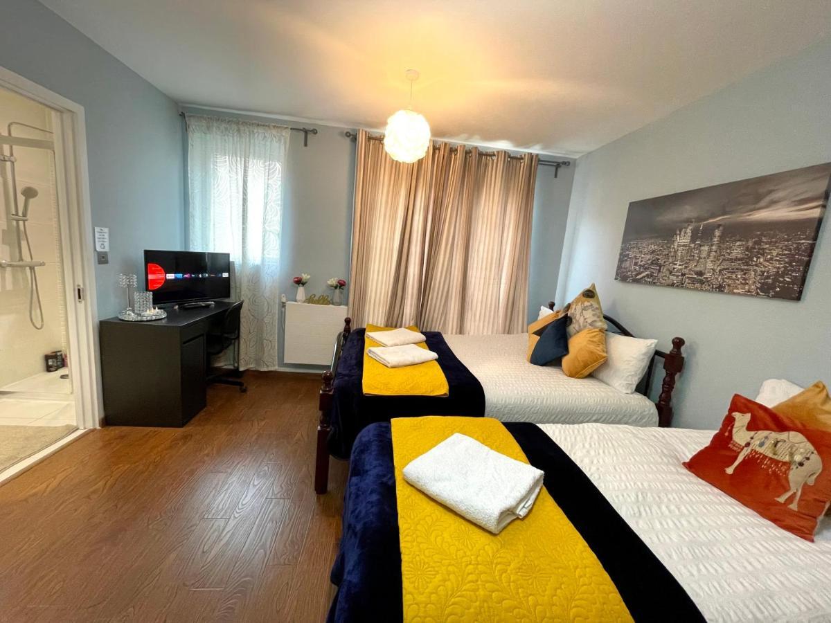 London Stratford Luxury House, 5 Minutes Walk Station, Westfield, 3 Bedrooms 3 Bathrooms, Reception, Garden, Parking Εξωτερικό φωτογραφία