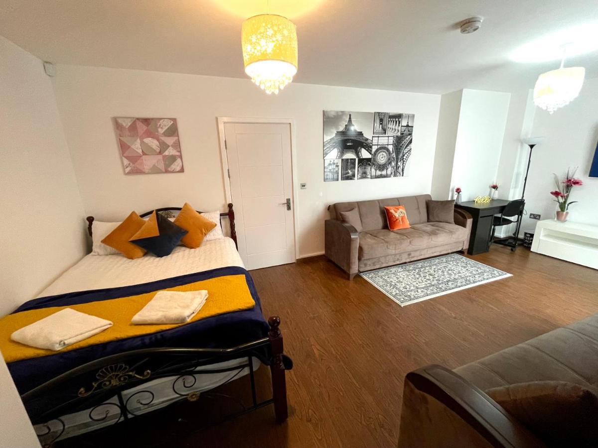 London Stratford Luxury House, 5 Minutes Walk Station, Westfield, 3 Bedrooms 3 Bathrooms, Reception, Garden, Parking Εξωτερικό φωτογραφία