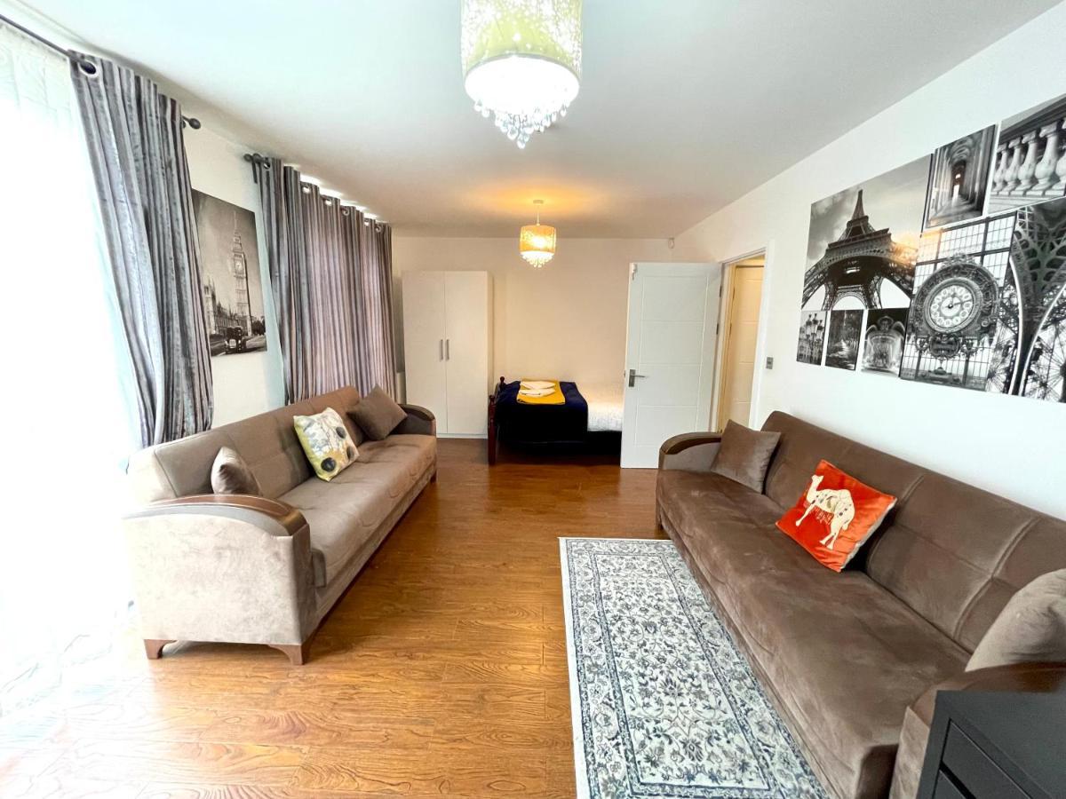 London Stratford Luxury House, 5 Minutes Walk Station, Westfield, 3 Bedrooms 3 Bathrooms, Reception, Garden, Parking Εξωτερικό φωτογραφία