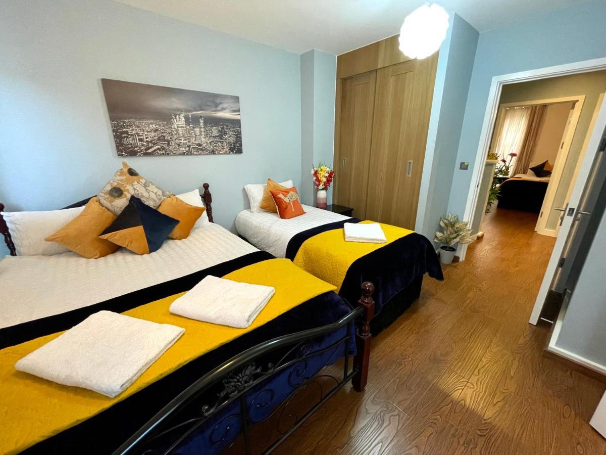 London Stratford Luxury House, 5 Minutes Walk Station, Westfield, 3 Bedrooms 3 Bathrooms, Reception, Garden, Parking Εξωτερικό φωτογραφία