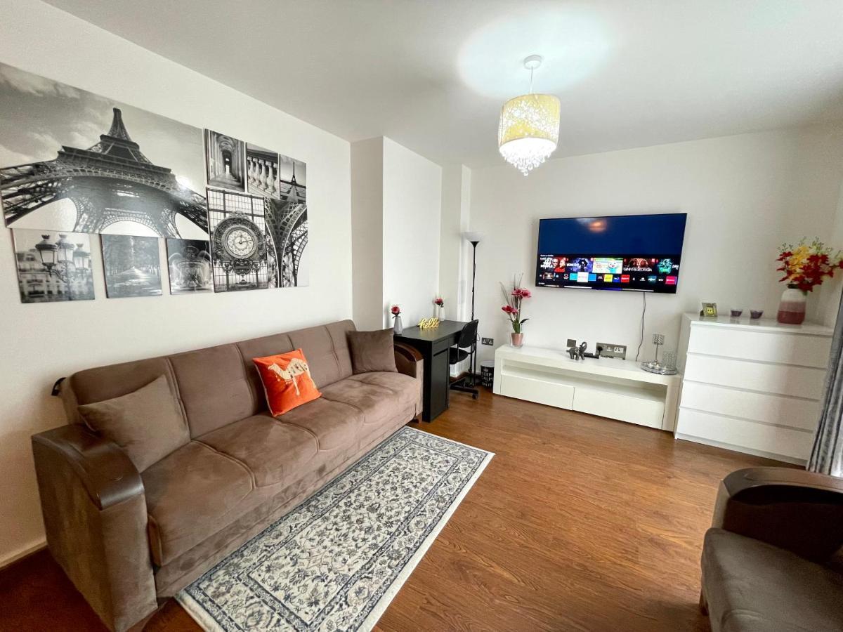 London Stratford Luxury House, 5 Minutes Walk Station, Westfield, 3 Bedrooms 3 Bathrooms, Reception, Garden, Parking Εξωτερικό φωτογραφία