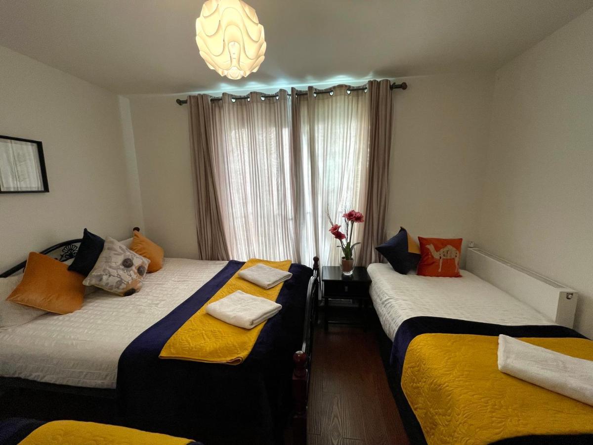 London Stratford Luxury House, 5 Minutes Walk Station, Westfield, 3 Bedrooms 3 Bathrooms, Reception, Garden, Parking Εξωτερικό φωτογραφία
