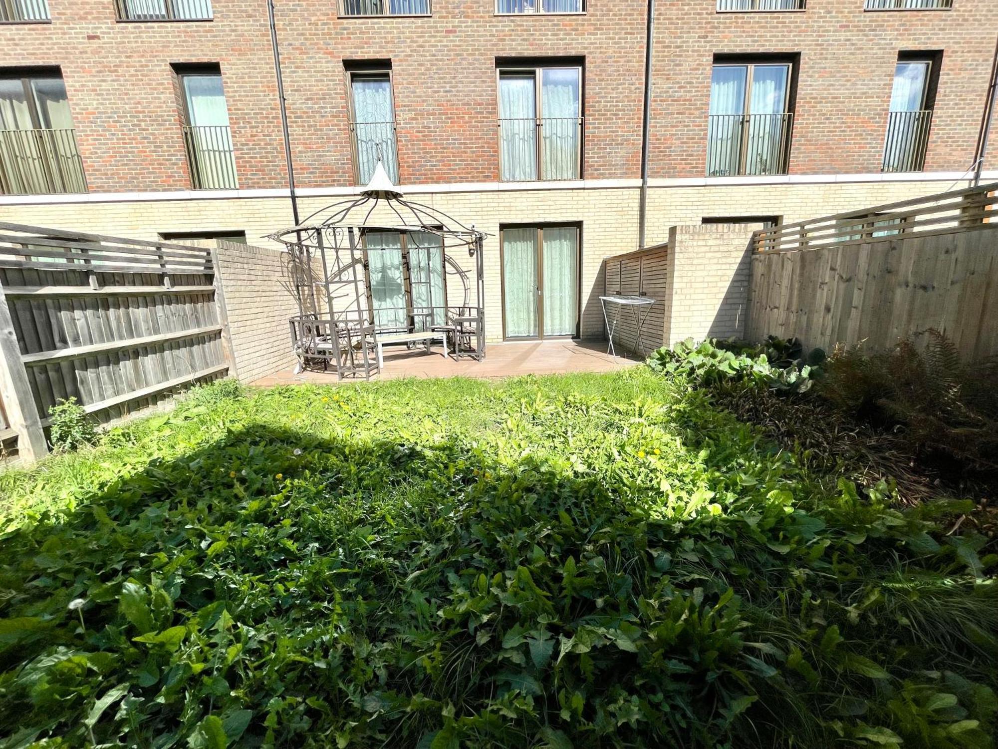 London Stratford Luxury House, 5 Minutes Walk Station, Westfield, 3 Bedrooms 3 Bathrooms, Reception, Garden, Parking Εξωτερικό φωτογραφία